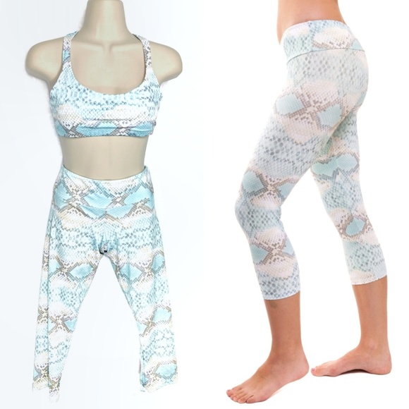 Onzie Pants - Onzie Matching Aqua Python Mudra Bra & Capri Set M